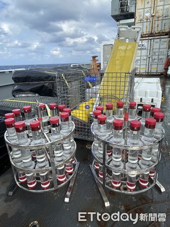 ▲▼美軍研究船「湯瑪斯」號靠岸高雄港引發關注，學者表示，這是台美跨國科學合作，希望解開全球變遷之謎。（圖／台大團隊提供）