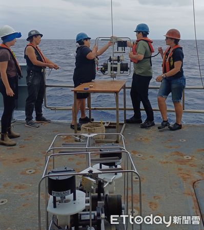 ▲▼美軍研究船靠岸高雄引發關注，實際上是台美跨國合作，希望解全球變遷之謎。（圖／台大團隊提供）