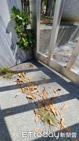 ▲▼台中市政府交通局外半夜遭丟鞭炮，男子坦承一時好玩。（圖／民眾提供，下同）