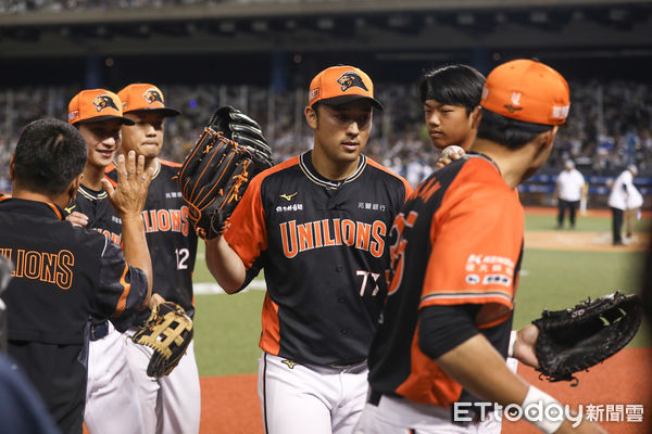 ▲統一獅林安可。（圖／記者林敬旻攝）