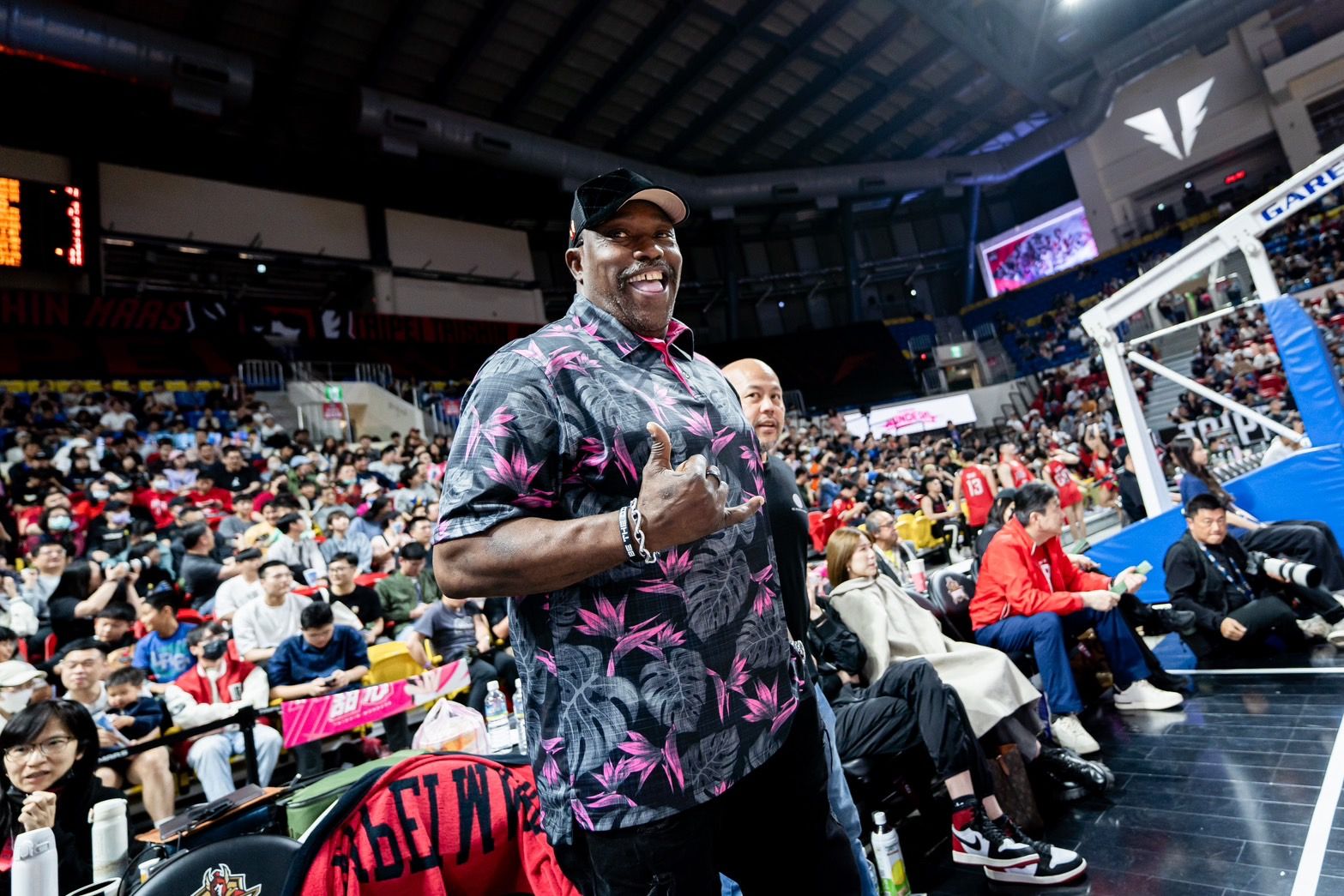 ▲▼NFL傳奇名將薩普特地到場為錢肯尼加油；狀元雷蒙恩決勝節有關鍵演出；傷癒復出的黃聰翰繳出10分3籃板。（圖／台北戰神提供）