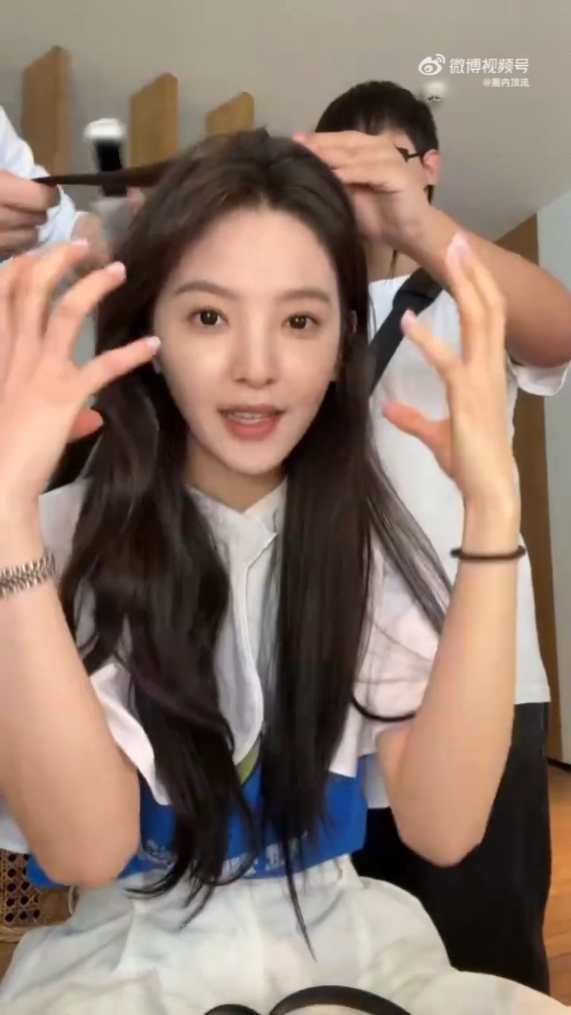 ▲▼章若楠10年前模樣被挖出，對比現在模樣差很大。（圖／翻攝自微博）