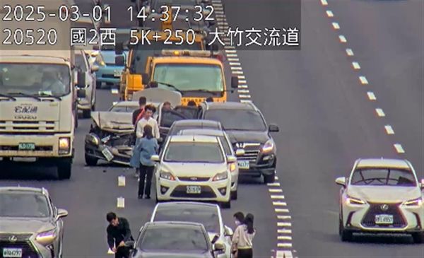 ▲▼228連假第二天，國道下午發生多起事故。（圖／高公局提供）
