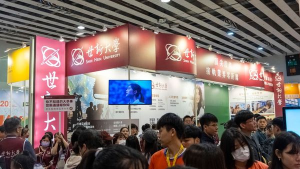 圖二：世新大學以其獨特的教育模式、卓越的傳播實力及全方位資源，成為2025大學博覽會考生與家長的焦點。（圖／世新大學提供）