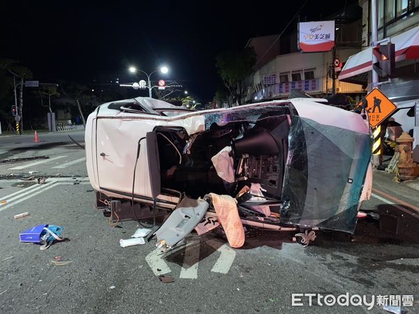 ▲台中死亡車禍！35歲男「閃紅燈沒停」遭撞翻重傷亡。（圖／記者許權毅翻攝）