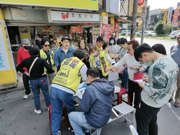 ▲「地動刪瑤」召集人賴苡任表示，現在連署的是第一階段的補件，但單日就收到900份連署書。（圖／賴苡任提供）