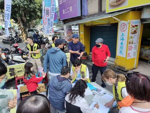 ▲「地動刪瑤」召集人賴苡任表示，現在連署的是第一階段的補件，但單日就收到900份連署書。（圖／賴苡任提供）