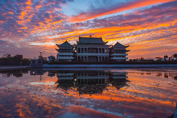 ▲攝影大師林榮生拍攝絕美火燒雲 及黃天助火燒雲。（圖／林榮生 黃天助提供）
