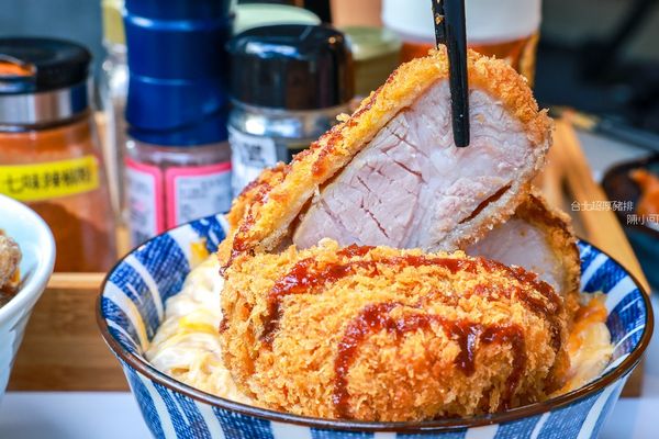 ▲▼肥豚屋豬排食堂，營業時間只賣晚上的限量丼飯。（圖／部落客陳小可授權提供）