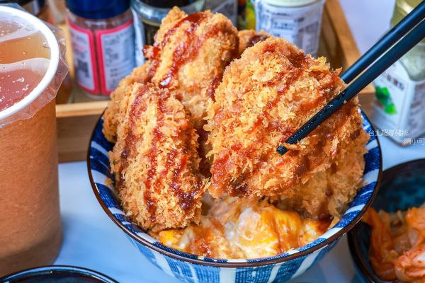 ▲▼肥豚屋豬排食堂，營業時間只賣晚上的限量丼飯。（圖／部落客陳小可授權提供）
