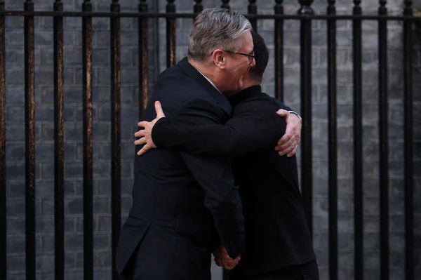 ▲▼英國首相施凱爾（Keir Starmer）3月1日接待烏克蘭總統澤倫斯基（Volodymyr Zelenskiy）。（圖／路透）