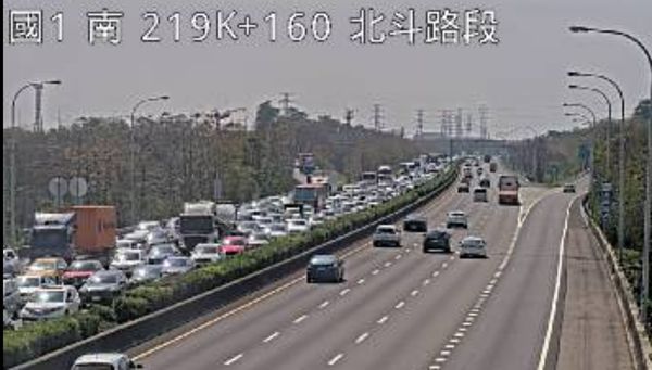 ▲國道1號北向北斗路段發生5車連環追撞。（圖／翻攝自國道1968）