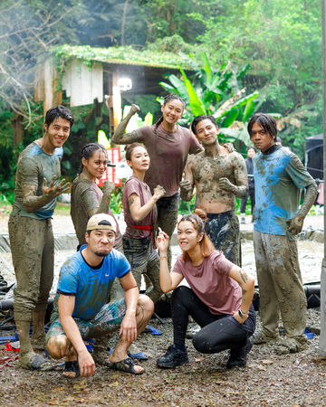 ▲▼主持群將在泥漿中奮戰拚搏。胡宇威（左起）、超認真少年(前)、郭芝吟(後)、林莎、文姿云、李霈瑜(大霈)(前)、楊奇煜、喬瑟夫 。（圖／公視提供）