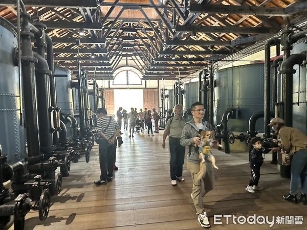 ▲台南山上花園水道博物館在228連假迎來爆發性人潮，櫻花滿開、天氣晴朗，3天內來客數突破萬人超越春節。（圖／記者林東良翻攝，下同）