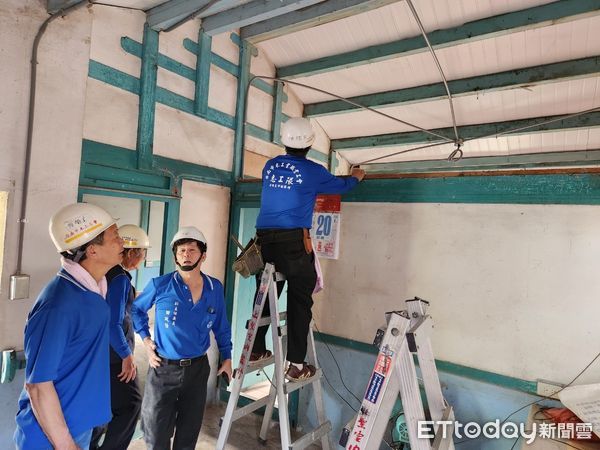 ▲台南市勞工局「做工行善團」，持續為弱勢族群創造更多福祉。本週志工們前往南區、柳營區及楠西區施工，228連假期間也不停歇。（圖／記者林東良翻攝，下同）