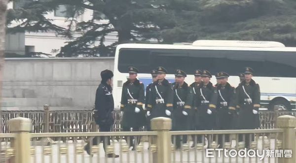 ▲▼ 2025兩會,維安,武警            。（圖／記者任以芳攝）