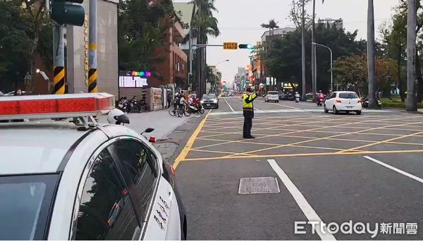 ▲多時相號誌看不懂，屏東警分局一招教你走           。（圖／記者陳崑福翻攝）