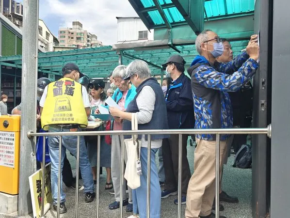 ▲罷免吳思瑤人潮。（圖／賴苡任提供）