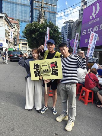 ▲▼民眾黨副秘書長許甫、民眾黨團主任陳智菡支持「地動山瑤」罷免立委吳思瑤連署。（圖／翻攝自Facebook／陳智菡）