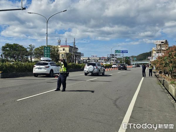 ▲枋寮警分局員警疏導交通             。（圖／記者陳崑福翻攝）