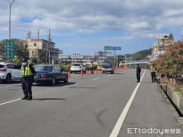 ▲枋寮警分局員警疏導交通             。（圖／記者陳崑福翻攝）