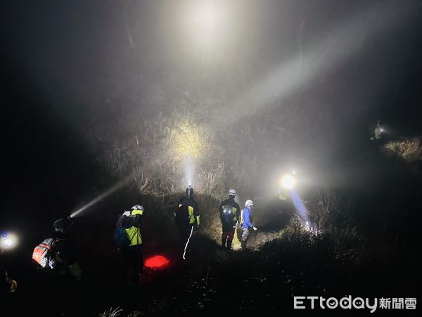 ▲▼墜谷的宜大葉姓男大學生，搶救送醫。（圖／記者游芳男翻攝，下同）