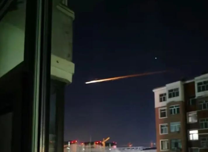 ▲▼黑龍江火尾不明物體。（圖／翻攝抖音）