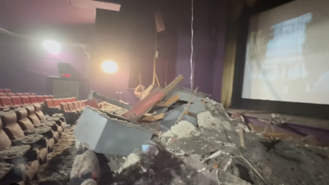 ▲▼美國隊長4看到一半「影廳天花板崩了」　全場僅2觀眾幸運沒受傷。（圖／翻攝IG@wenatchee_valley_firefighters）