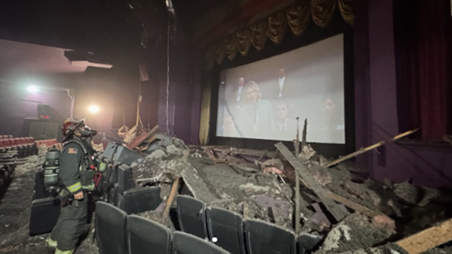 ▲▼美國隊長4看到一半「影廳天花板崩了」　全場僅2觀眾幸運沒受傷。（圖／翻攝IG@wenatchee_valley_firefighters）