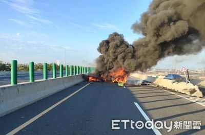 快訊/雲林台61貨車撞護欄起火狂燒 1人逃出1人慘死車內!