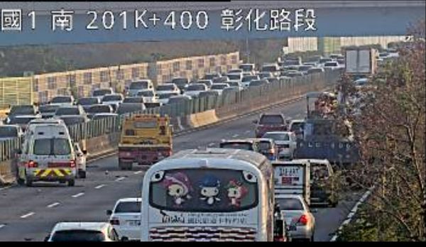▲國1南向彰化路段2車追撞回堵。（圖／翻攝自國道1968）