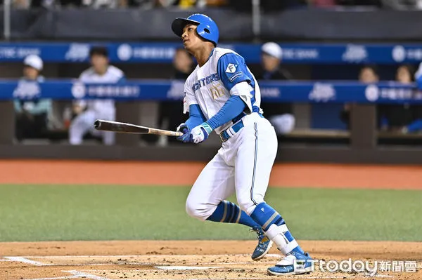 ▲▼日職北海道日本火腿鬥士隊2025台灣交流賽，萬波中正。（圖／記者李毓康攝）