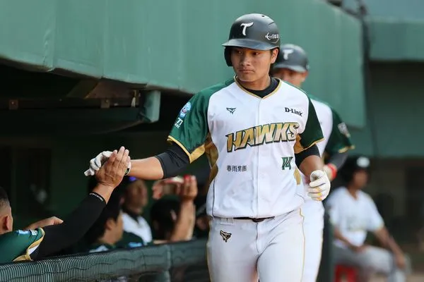 ▲曾昱磬開轟。（圖／台鋼雄鷹提供）