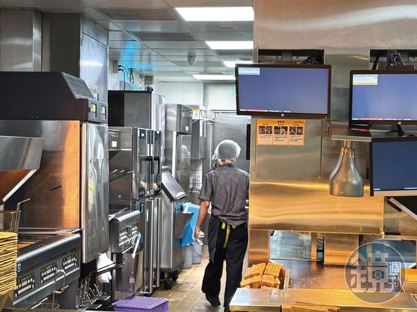 麥當勞女工讀生指控在店內餐廳後區等處遭男主管多次性侵，檢方今年初密訪麥當勞，了解有無死角。示意畫面，圖非當事人。