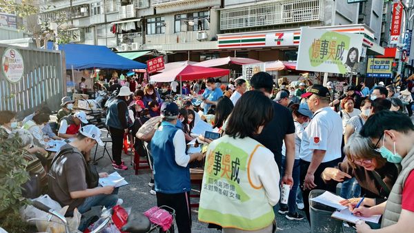 ▲罷免吳沛憶人潮。（圖／劉思吟提供）