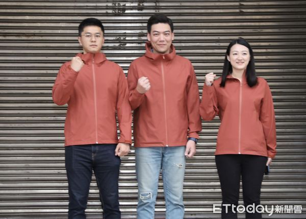 ▲▼罷吳四騎士 成員  聯訪 說明罷免綠委進度 拼補件過關。（圖／記者屠惠剛攝）