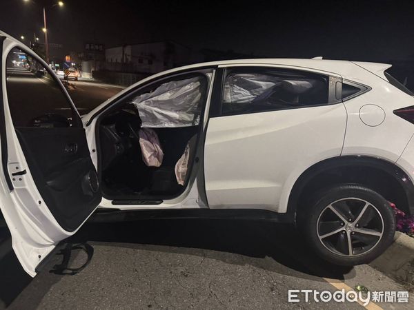 ▲彰化秀水鄉發生自撞車禍駕駛疑搭小黃落跑。（圖／警方提供）