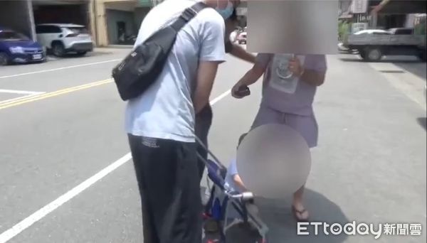 ▲媽媽毒販帶兒子交易！海洛因藏嬰兒車內　翻開帳冊人次上百。（圖／記者許權毅翻攝）