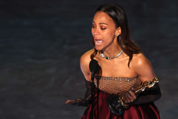 ▲《璀璨女人夢》柔伊莎達娜拿下第97屆奧斯卡最佳女配角獎。（圖／路透）