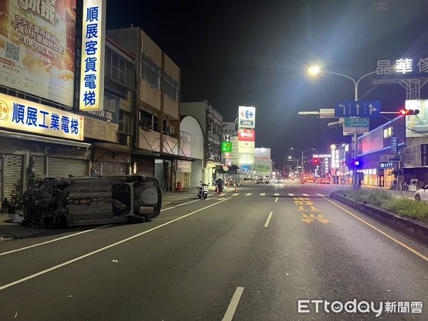 ▲▼             台南72歲男子疲勞自撞分隔島。（圖／記者林東良翻攝，下同）