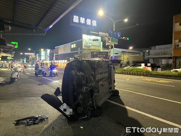 ▲▼             台南72歲男子疲勞自撞分隔島。（圖／記者林東良翻攝，下同）