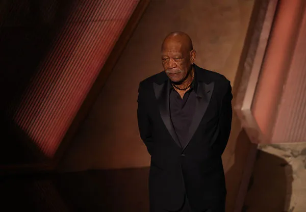 ▲奧斯卡：摩登費里曼（Morgan Freeman）擔任引言人，緬懷已逝影星。（圖／路透）