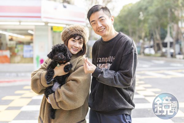 對於林宜禾（左）幼犬炭吉會吃大便、亂大小便，以及不愛吃飯，熊爸見招拆招直說「有耐心就能解決」。