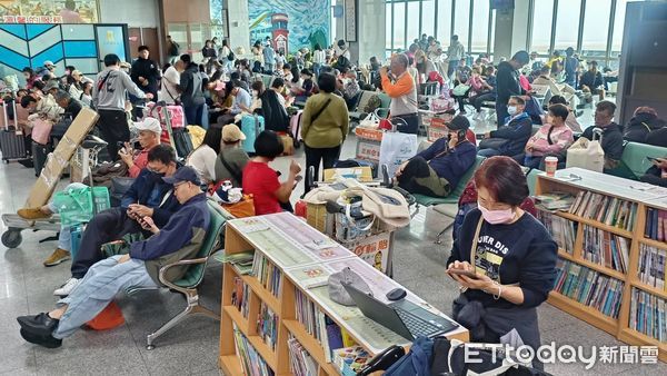 ▲▼             霧鎖金門，小三通、航班全延誤。（圖／記者林名揚翻攝，下同）