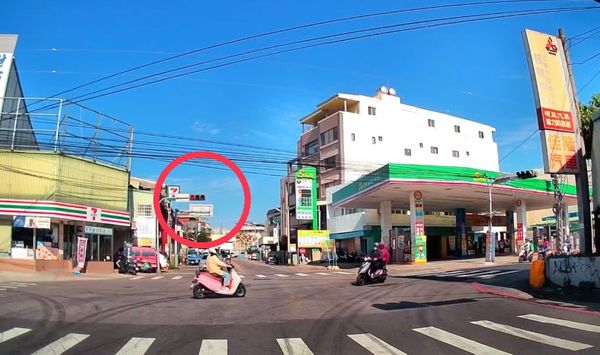 ▲▼             。（圖／截取自大里人聊天室2.0）