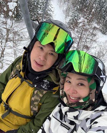 ▲▼賈永婕結婚22年，老公第一次獨自出國滑雪，曬滑雪合照喊話啦。（圖／翻攝自臉書）