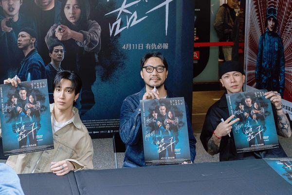 ▲《器子》簽售會，（左起）小春、導演簡學彬、婁峻碩。（圖／華映娛樂提供）