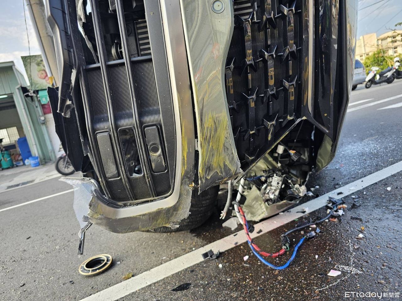 國4上不去！豐原休旅車撞安全島翻車　車流回堵4km到石岡 | ETtoday社會新聞 | ETtoday新聞雲