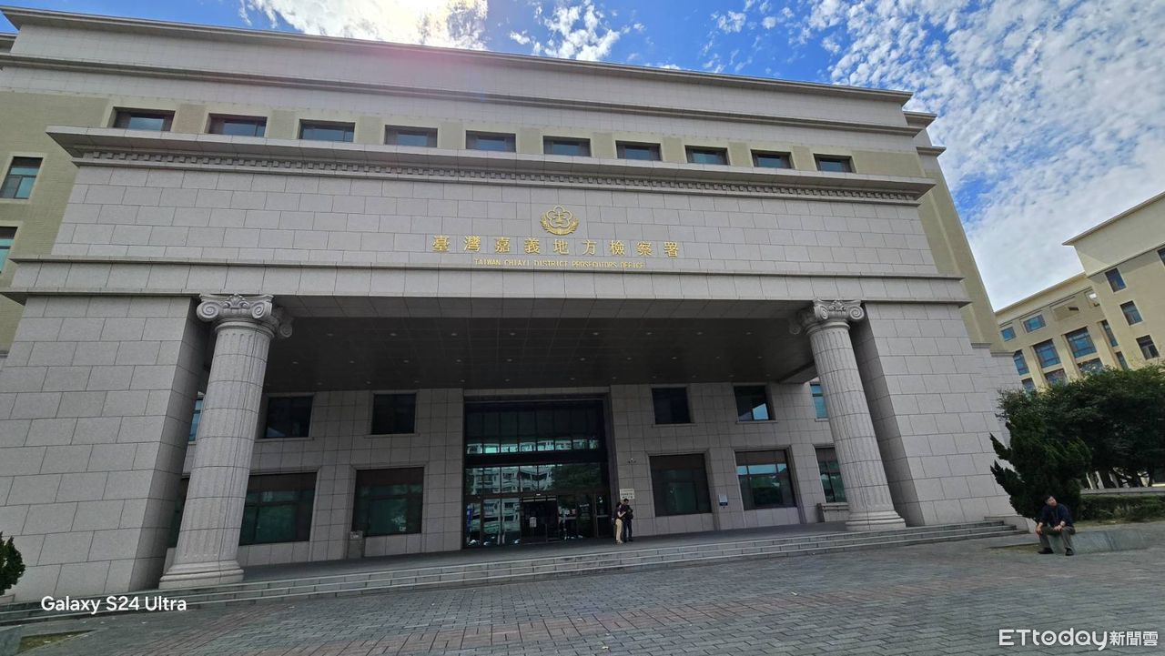 書記官按摩伸狼爪「以為這邊可以」！　嘉檢出手：啟動行政調查