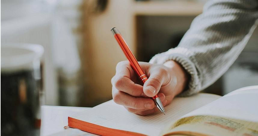 自爆代寫姪女學習歷程檔案！工程師喊「家庭資源優勢」　網傻眼：公開作弊？